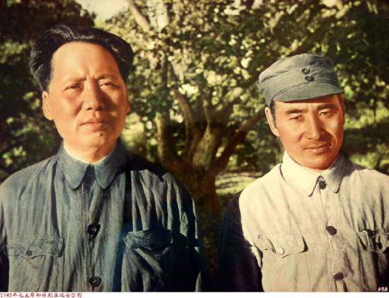 1945年林彪和毛泽东在延安合影