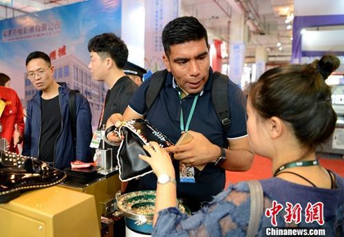 2018419գڶʮй()ЬҵߵҵڸʡпĻ70Һ͵ҵɹ̺רҵҡ ͼΪ̡ЬᡱϡԱ<a target='_blank' href='http://www.chinanews.com/'></a>  