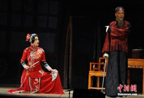 ����ͼ�����绪����������ɼ���ݳ���<a target='_blank' href='http://www.chinanews.com/'>������</a>�� ë���� ��