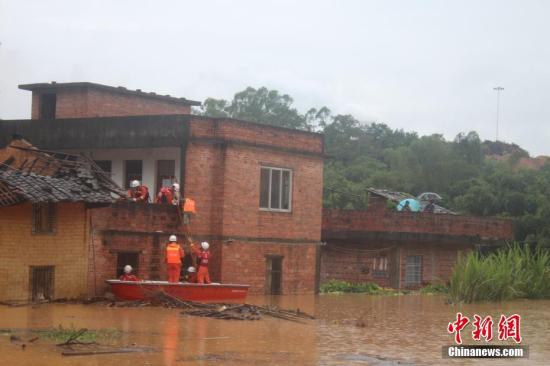 824磬ǿ̨硰롱Ӱ죬ȫս꣬һׯڳǿ굼ͻˮ4ڱԼ3ĺˮΧΣССʱľԮ4Աٱó۳ɹȳתȫͼΪٱɹﱻص㡣 <a target='_blank' href='http://www.chinanews.com/'></a> ҵ 