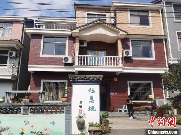 ���ں�Ӫ�壬���������ſڶ����������ƣ�Ժ��Ҳʰ�޵������������ͯЦ�� ��