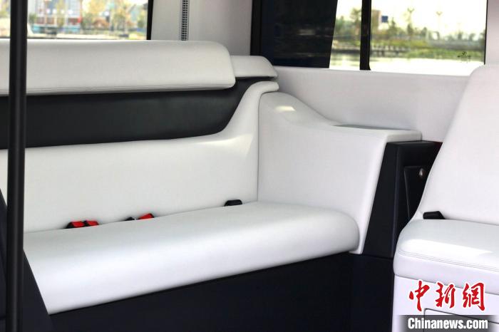 ���˼�ʻС���ڡ�������Ө ��