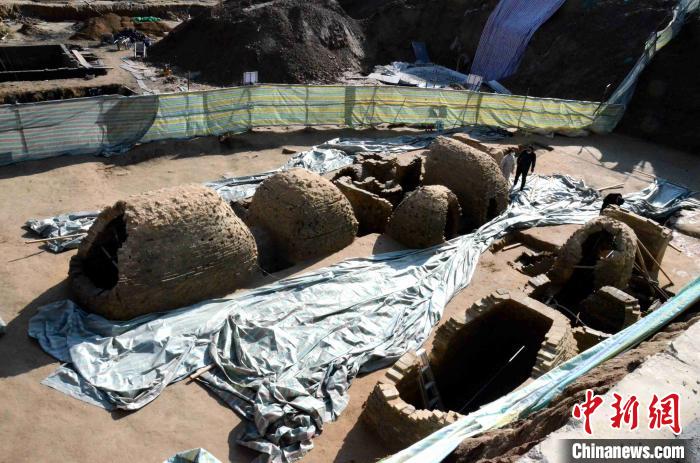 �������ֳ�������������Ĺ��Ϊ�����߲��֣�Ĺ���ϣ�Ĺ��һ�²��Ҳ��ŷֲ���ӦΪ����Ĺ�ء��ݷ����������������Ĺ�ᣬһ������20�ף�����6�ף���һ����16�ף���4�ס��������� ��