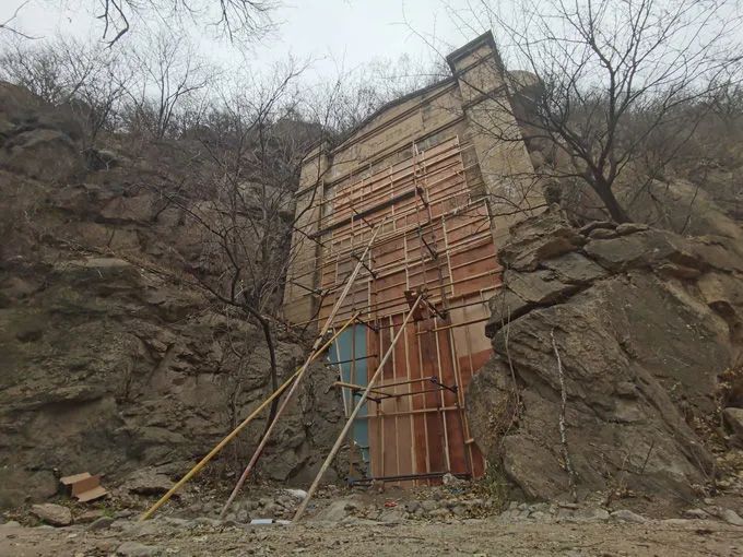 11��16�գ����������µ����ͷɽ���϶���