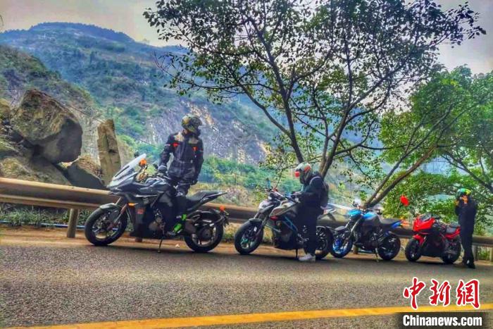 ��˳������������500�๫����Ĵ�ʡ�н��ط������졣����˳��ͼ ��