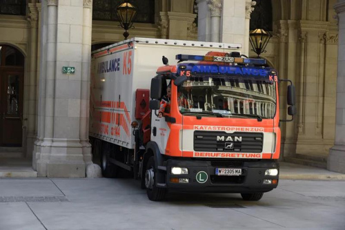 ����Լ4��ֻ���ֵĻ���ʻ��άҲ����������(ͼƬ��Դ���й�פ�µ�����ʹ��΢�Ź��ں�)