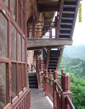麦积山石窟风景照