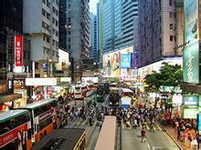 铜锣湾怡和街晚上的繁华景象