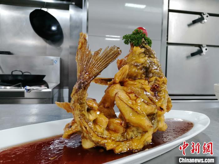 ͼΪ���E����Բ����Ǵ����㡣����ѧ�� ��