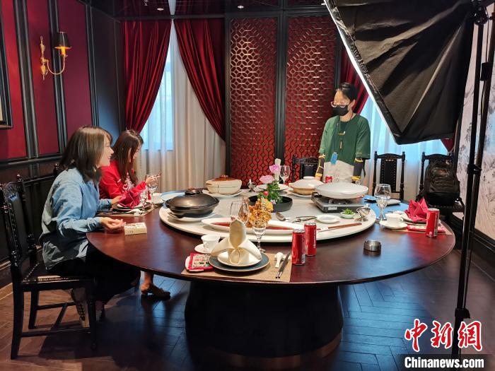 ͼΪ���E�����Ŷ���Ϊ�Բ���׼��������ѧ�� ��