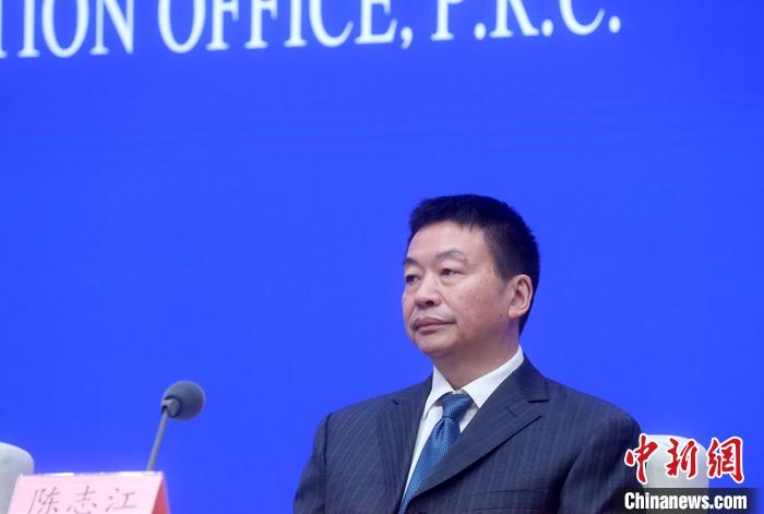 7��21�գ�����Ժ���Ű칫���ڱ������й���Ժ�������д���ᣬ���ܽ�һ���淶��ҵЭ���̻��շ�����������й������г�����ּܾ۸�ල���ͷ������������ָ����˳�־����ϯ��
<a target='_blank' href='http://www.chinanews.com/'>������</a>���� ���� ��