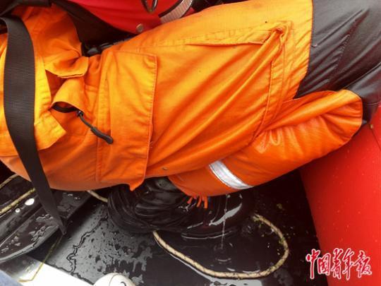 7��24�գ�Ѧ���״壬һ����Ԯ�Ӷ�Ա�Ŀ���ڵ�ˮ��