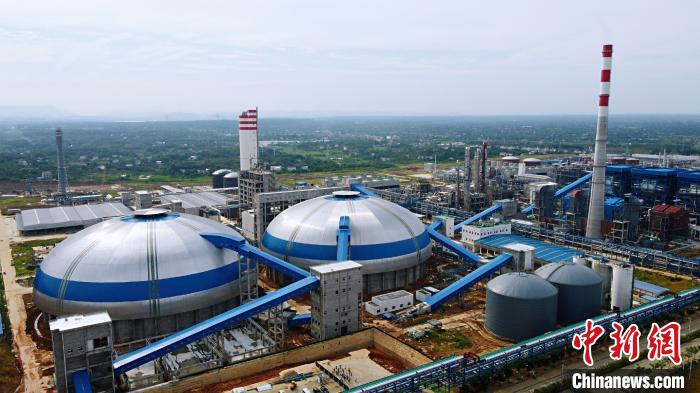 �����˲�Ҧ�Ҹۻ���԰�ڽ�����������60����Ҷ�����Ŀȫ����<a target='_blank' href='http://www.chinanews.com/'>������</a>���߶�������