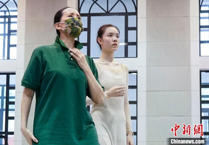 ������������ų���Ӣ(��)ָ������ �аŹ�ͼ ��