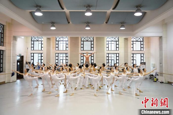 ���Ҵ��Ժ���Ժ�׳��ݳ�ӭ���аš������衱