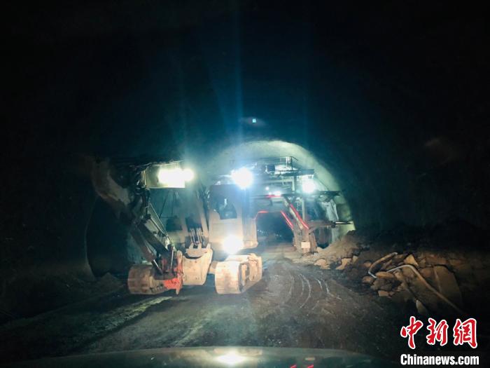 ͼΪ��Ŀʩ���ֳ�������ΰ ��