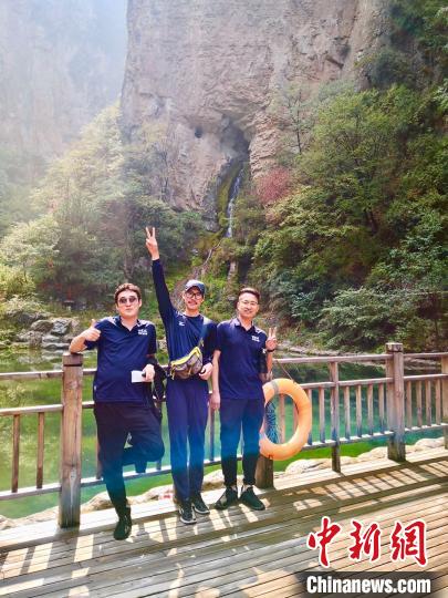 ��G��(��)��ͬѧ��ɽ�����Ρ��ܷ��߹�ͼ