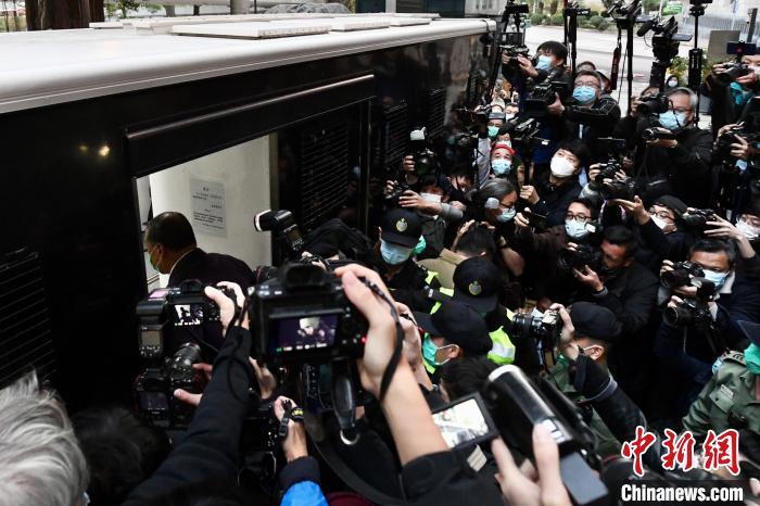 12��31�����磬����Ӣ��Ѻ������������־�� ��