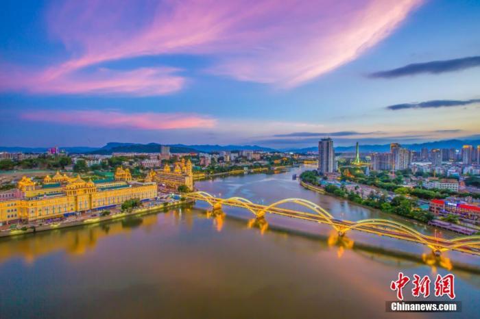 ����ͼ�����˻����ĸ����н�Ŵ���������ò��<a target='_blank' href='http://www.chinanews.com/'>������</a>�� ����� ��