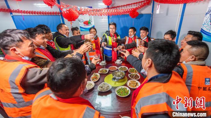 ͼΪ��������һ��ٱ���ףС�� ���� ��