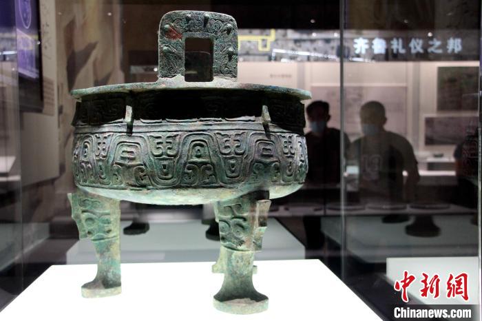 ͼΪɽ�����������Ĵ���ʱ�ڵ�ͭ���������� ��