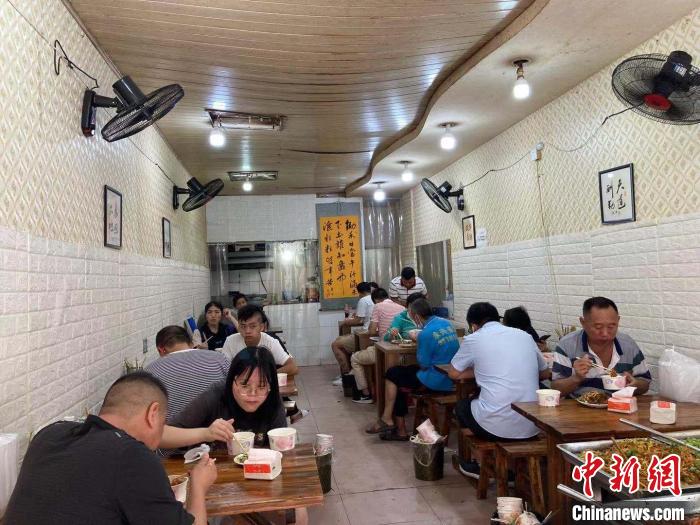 ����ʱ�֣������������������ϯ�����¾�������