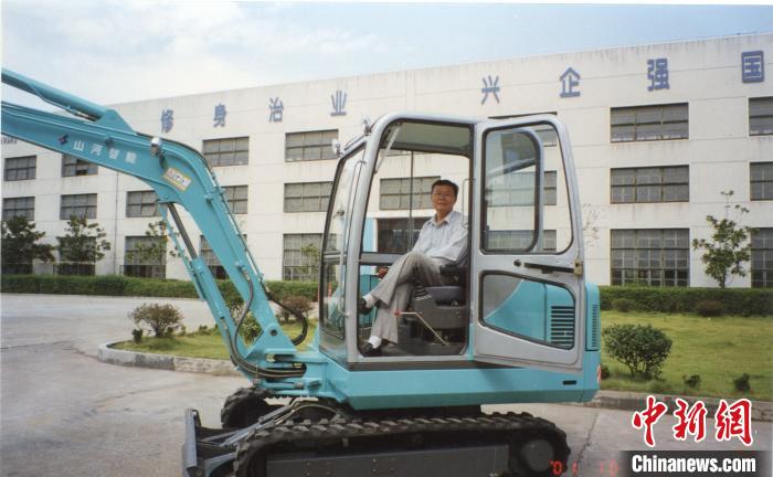 2001��10�£�ɽ�����ܵ�һ̨�ھ�����ߡ���ɽ�����ܹ�ͼ