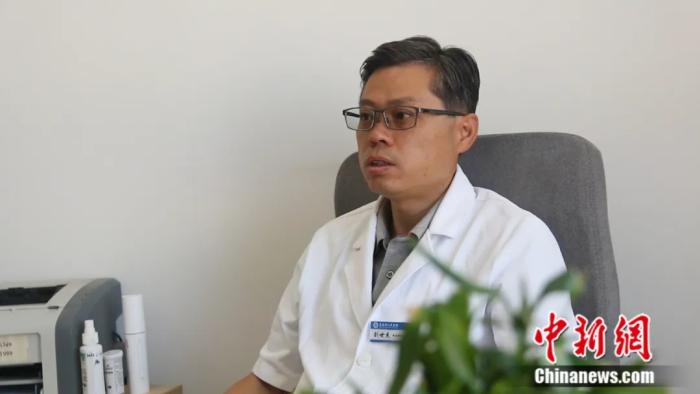 ͼΪ�ຣʡ����ҽԺ����������ҽʦ���ຣʡ��������Э��᳤�����ܻش�������ʡ����� ��