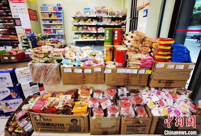 �ɶ�һС������ڴ������˸����±�������ۿ�� ��