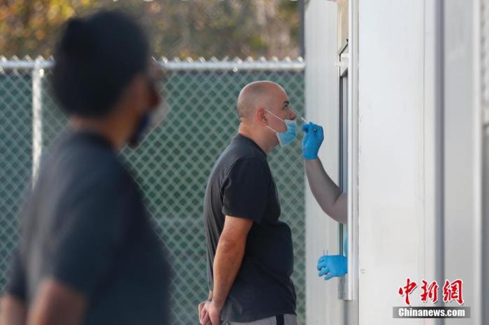 ����ͼ������ʱ��11��9�գ�����ŦԼ�лʺ���һ���¹ڷ��׼��վ�������Ŷӽ��ܼ�⡣<a target='_blank' href='/'>������</a>���� ���� ��