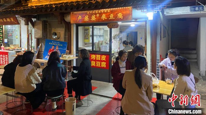 �������Ϊ���ӱ��µġ���ɫС��һ���֡� ������ί��������ͼ