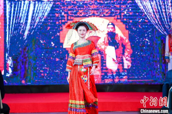 18�գ����򼽸�ǭ�����ط�����չ�����չ������к��������þֹ�ͼ