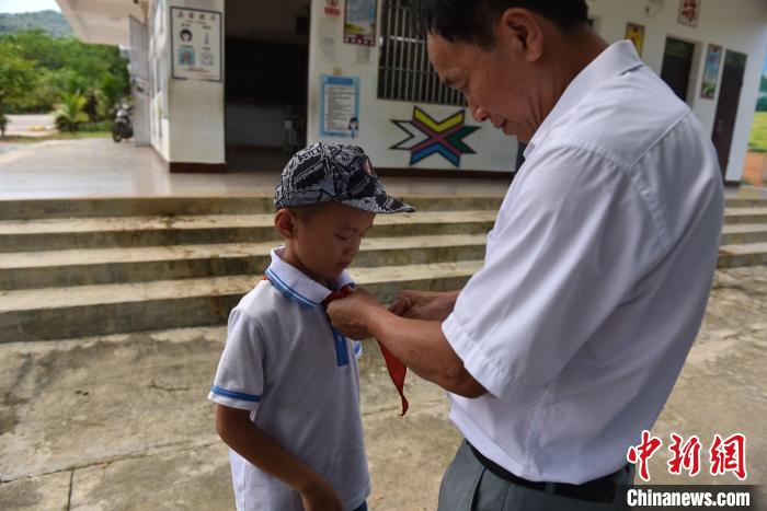 �������ڸ�ѧ��ϵ�����������С�� ��