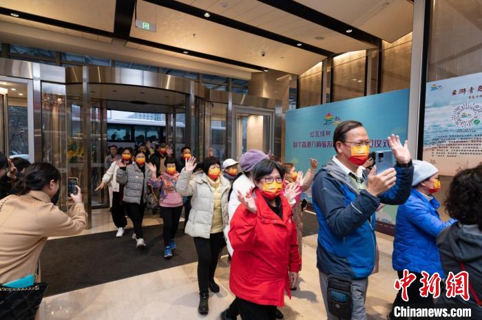 ɽ��ӭ�׸��뾳���Ŷ�23������οͿ�����5���Ρ�