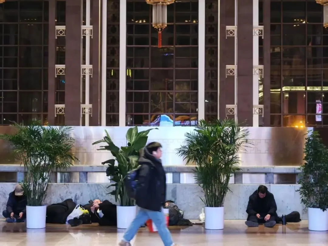 ���賿�ڱ���վ�򳵵��ˡ���ͼ/���ߣ�